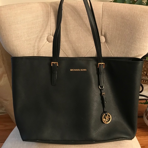 MICHAEL Michael Kors Handbags - Michael Kors Voyager Medium MICHAEL Michael Kors Handbags - Michael Kors Voyager Medium